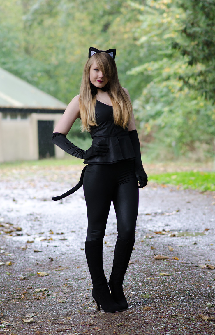 Black cat costume. Девушка в костюме кошки. Костюм котика для девушки. Девчонка в костюме кошечки. Красивый костюм кошки для девочки.