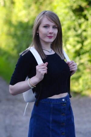 The 90's Denim Button Skirt And Backpack Outfit - FORD LA FEMME