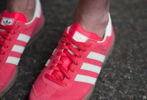 Renunciar Nuestra compañía salto Men's Adidas Hamburg Shock Red Trainers Review - FORD LA FEMME