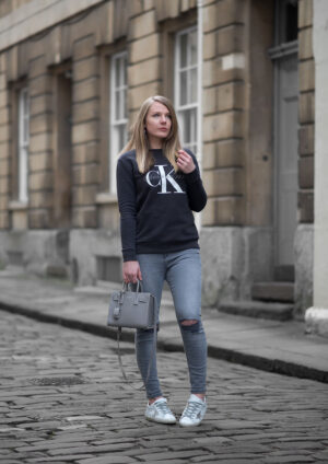 Calvin Klein Sweatshirt And J Brand Grey Skinny Jeans Outfit