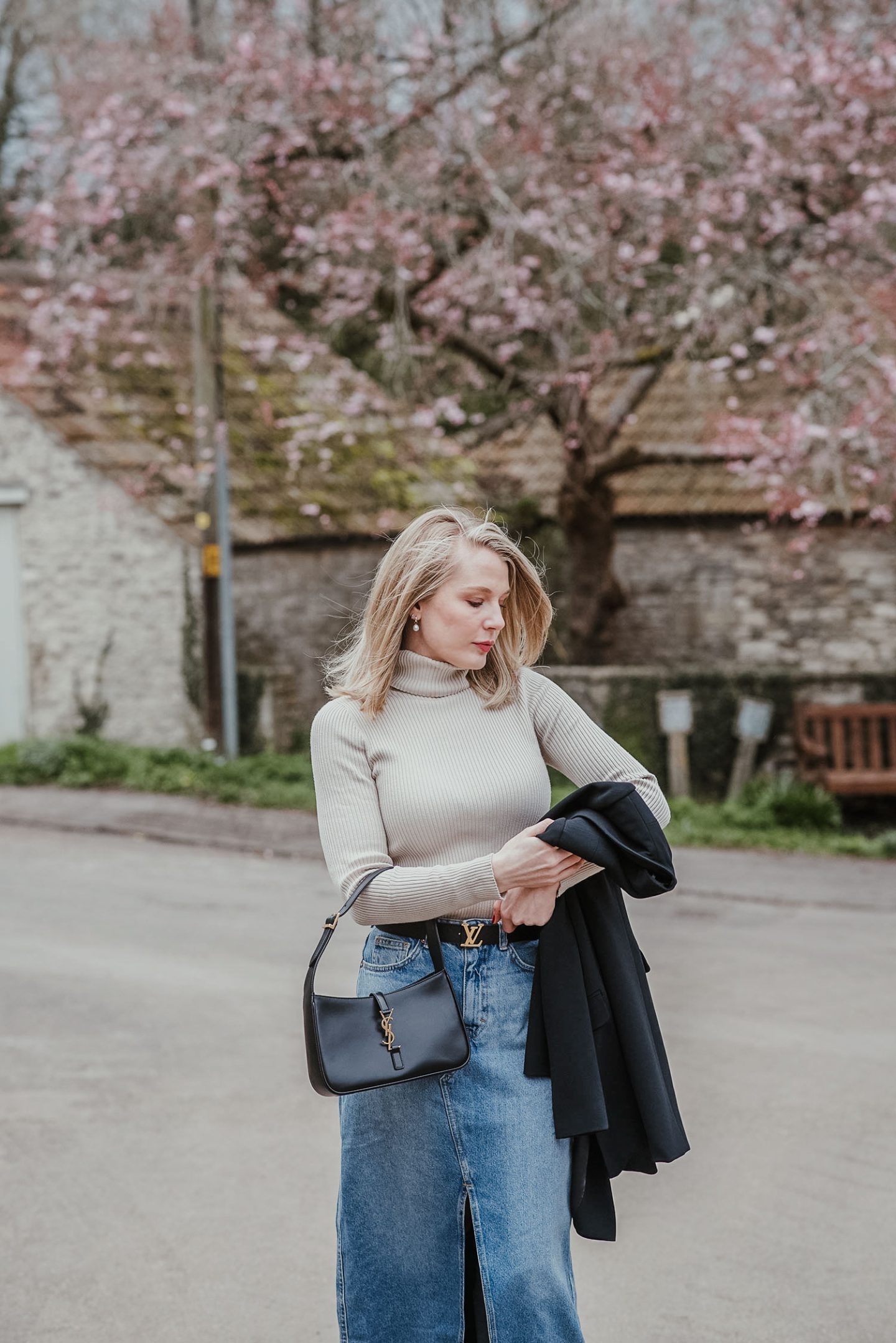 How To Dress Up A Denim Maxi Skirt With Boots – FORD LA FEMME