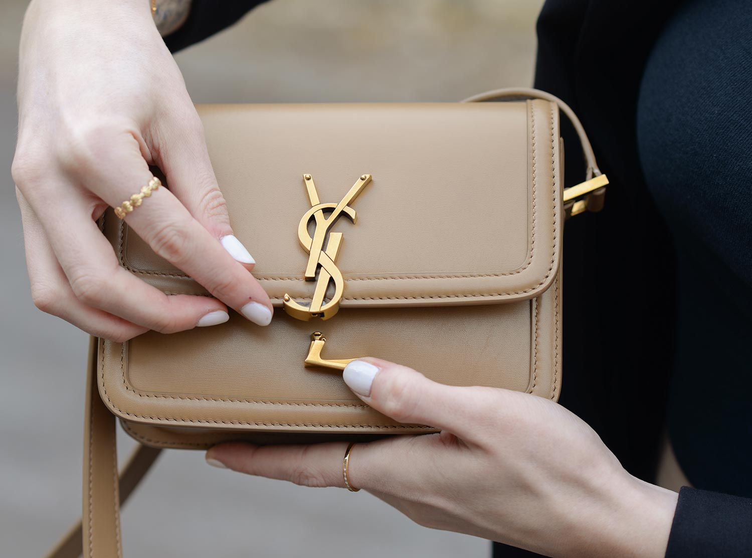 YSL pouch/ Saint Laurent clutch review. What fits inside? The one