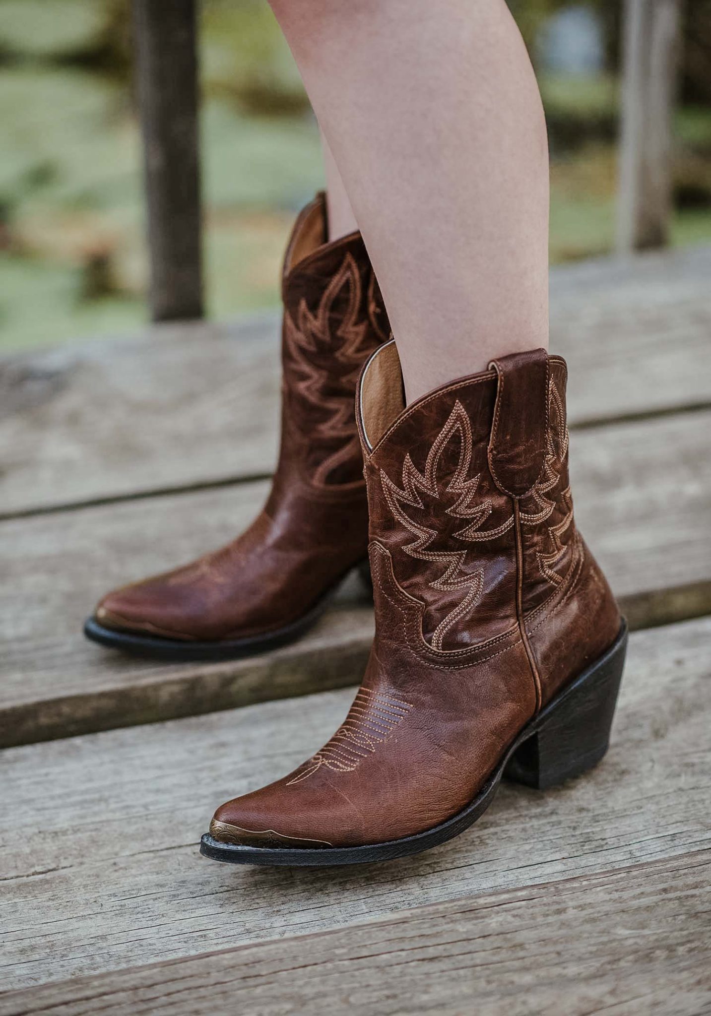 Cowgirl Vibes – Short Cowboy Boots With An Idyllwind Top – FORD LA FEMME